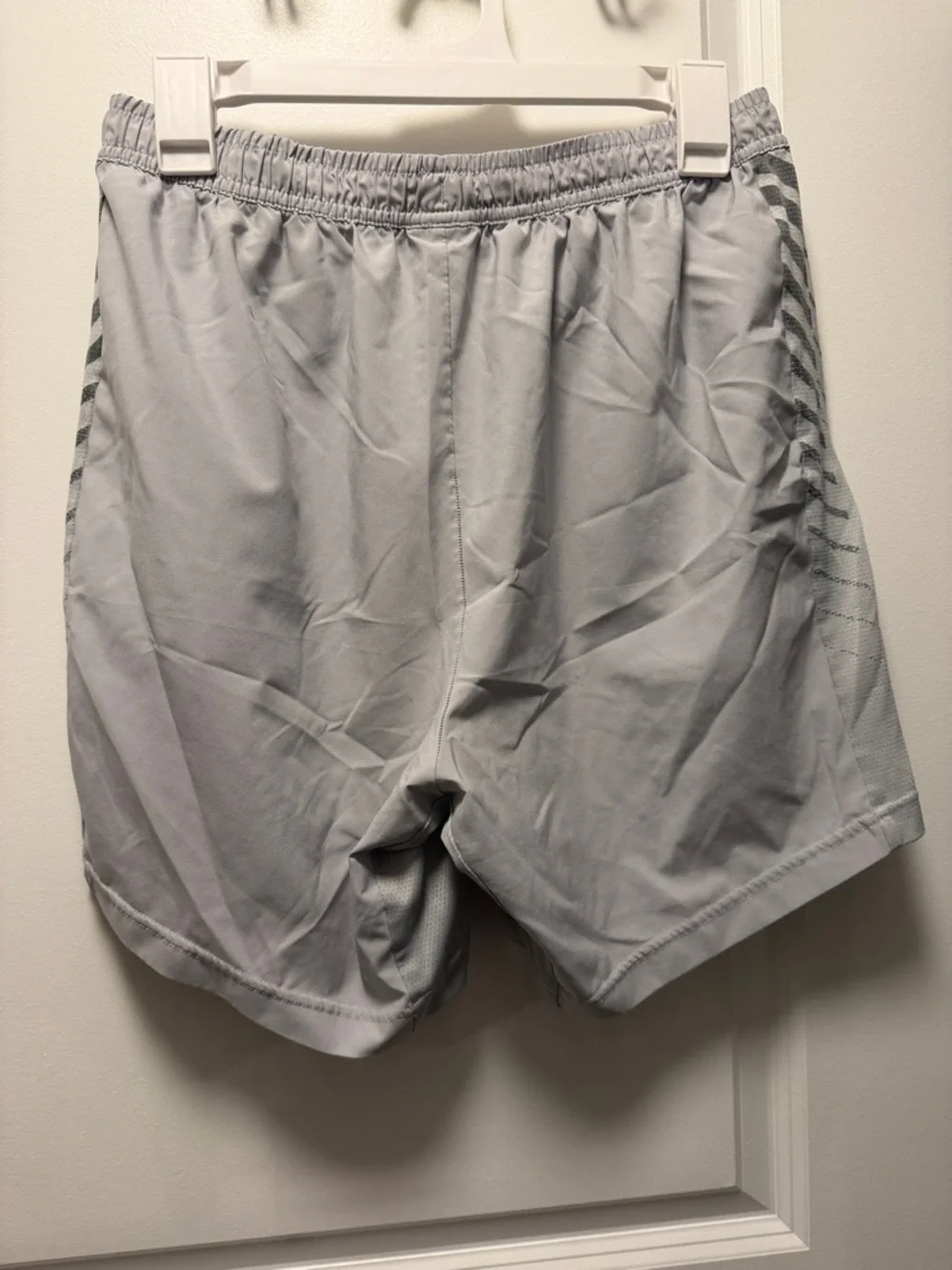 Gymshark Light Gray Training Shorts with Elastic Waist - Picture 4 of 4
